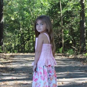 4t girls 2 piece skirt and tank set. $8